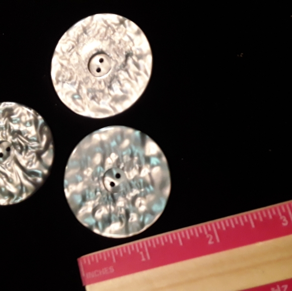 Vintage lucite buttons - Picture 3 of 4
